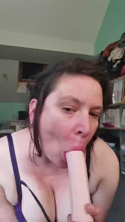 Julyhot44's Profile